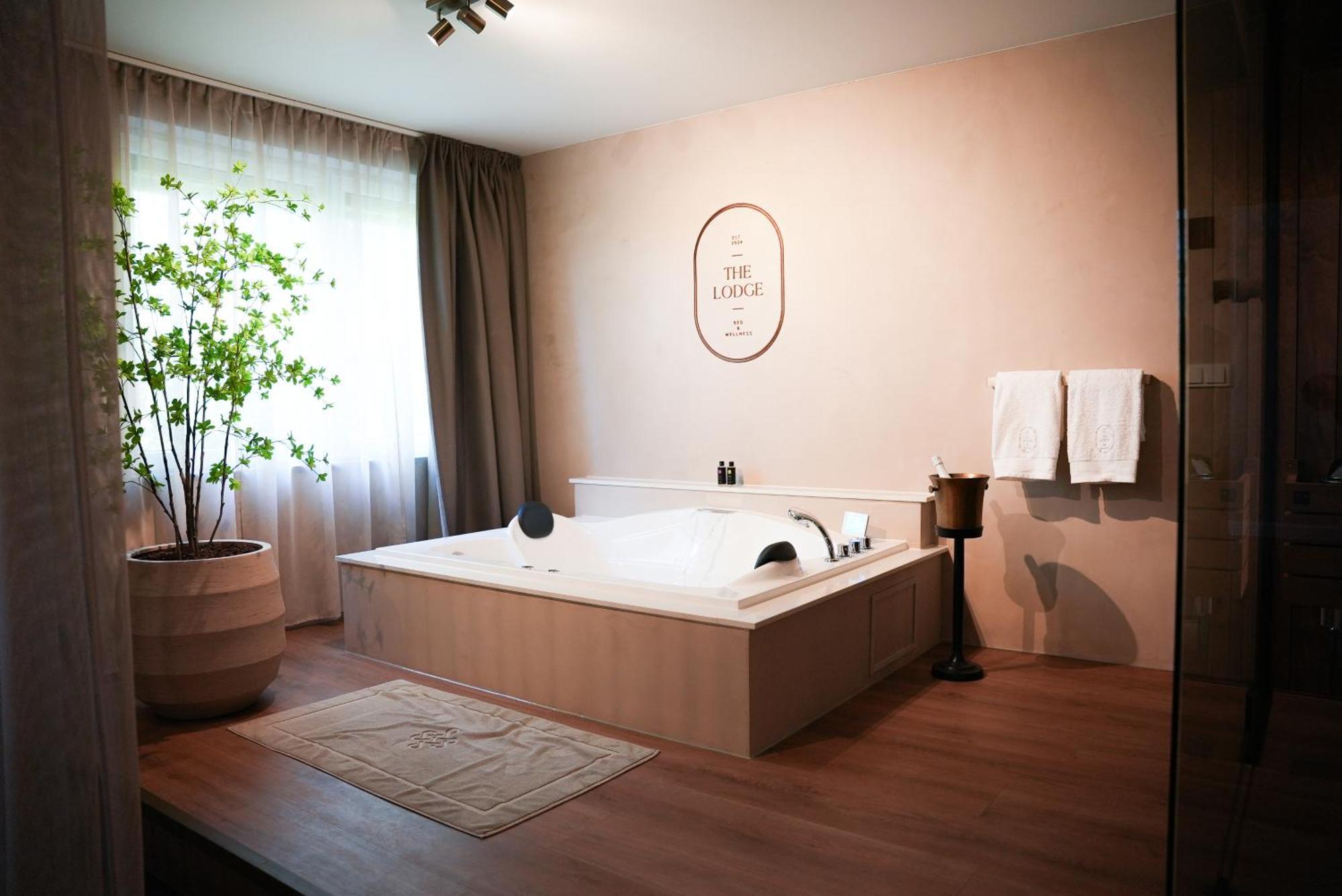 The Lodge Bed & Wellness Oisterwijk Sauna, Jacuzzi, Luxury Moergestel Экстерьер фото