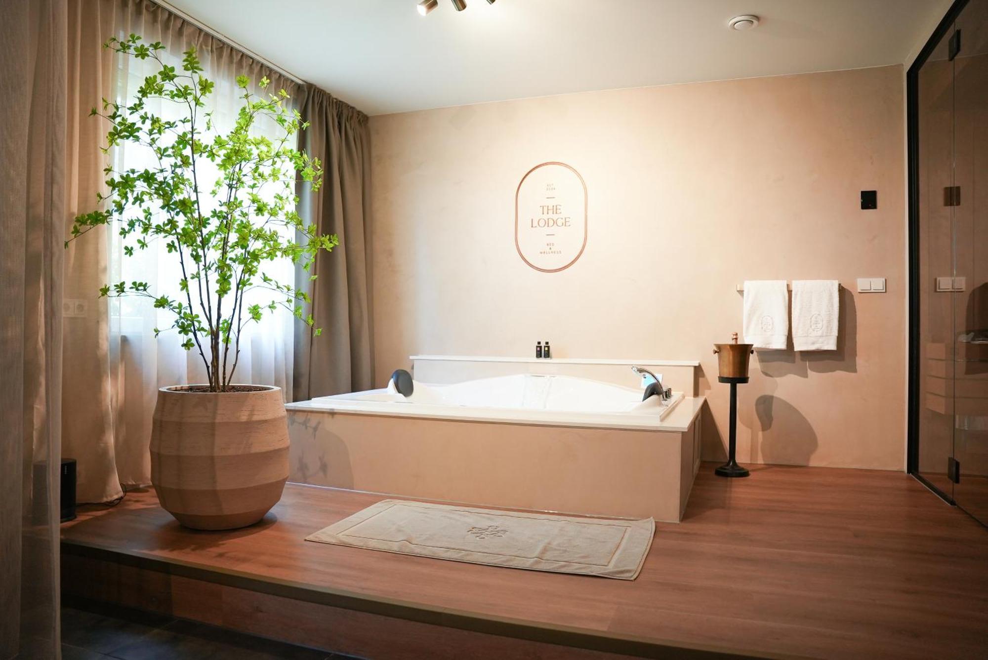The Lodge Bed & Wellness Oisterwijk Sauna, Jacuzzi, Luxury Moergestel Экстерьер фото